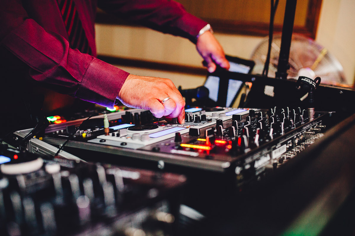 065 - Fairlawns Wedding Photographer - Debbie and Paul